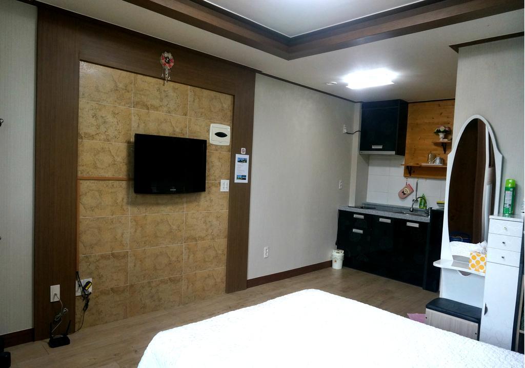 Nattrang Pension Чеджудо Экстерьер фото