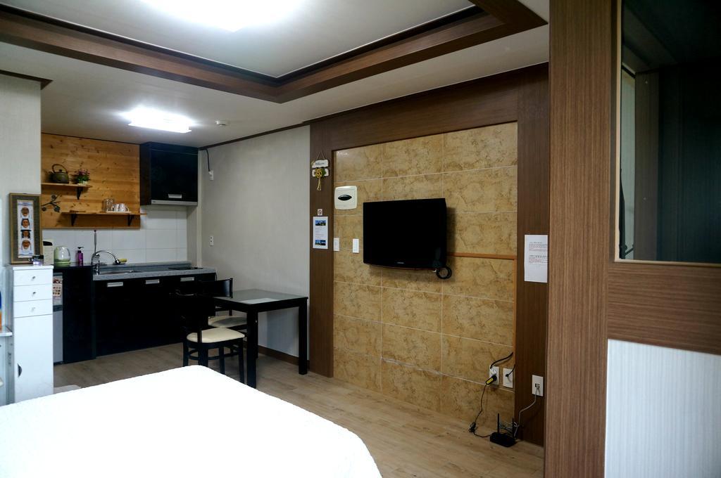 Nattrang Pension Чеджудо Экстерьер фото